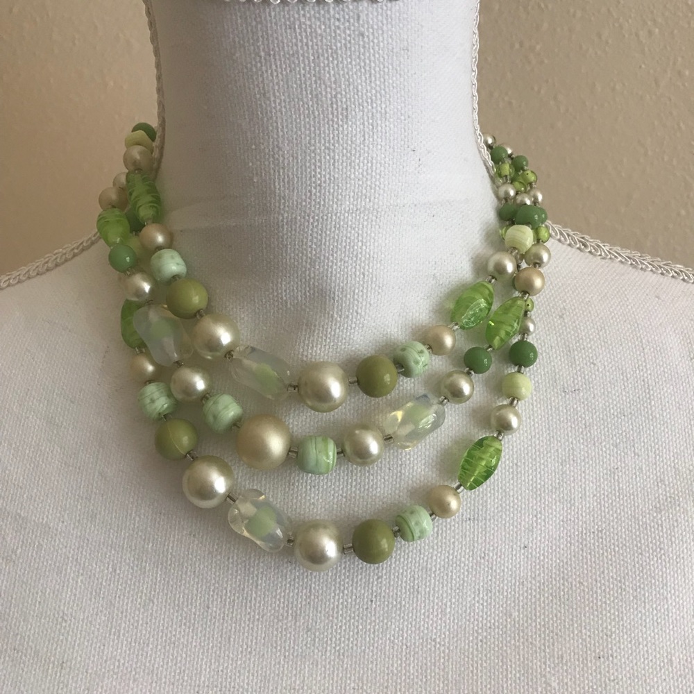 Vintage lucite triple strand necklace green